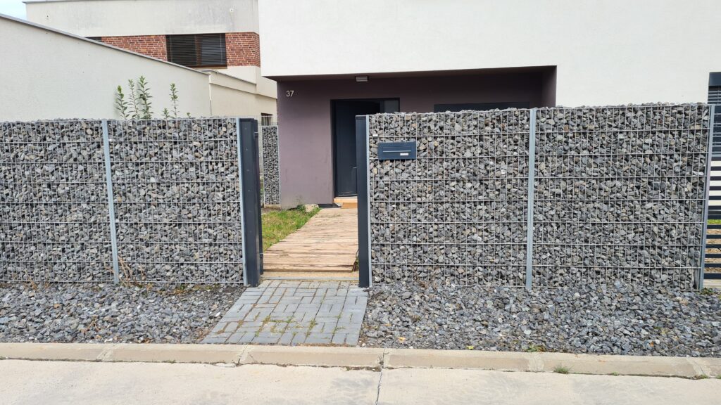 caption for image 1